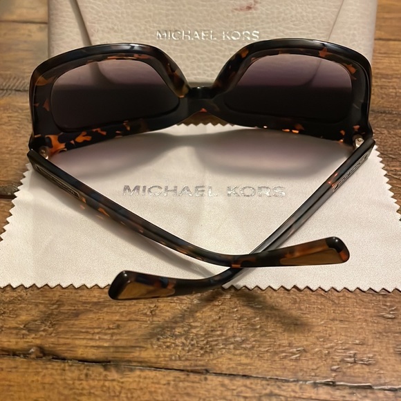 Michael Kors Sunnies - Picture 2 of 3